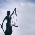 Adwokat to radca, jakiego zadaniem jest sprawianie pomocy z przepisów prawnych.